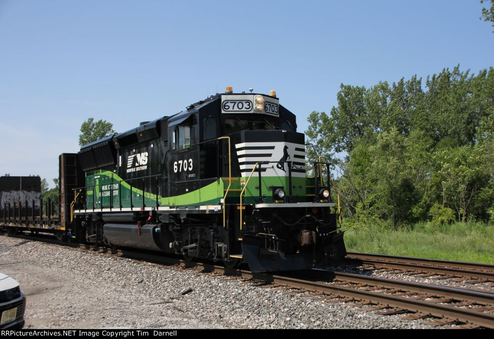 NS 6703 heads out on local B15